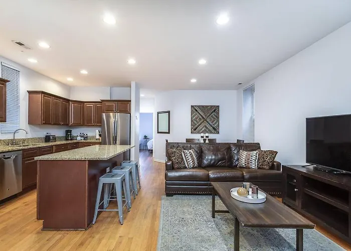 Holiday home Entire Building-walk To Lincoln Park Or The