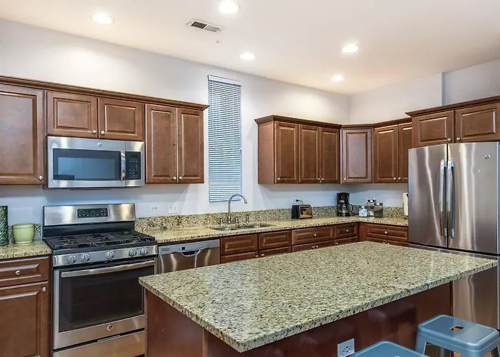 Holiday home Entire Building-walk To Lincoln Park Or The *
