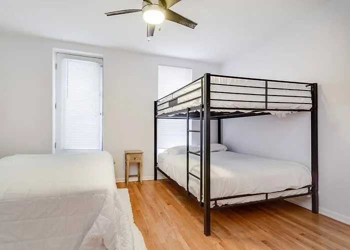 Holiday home Entire Building-walk To Lincoln Park Or The