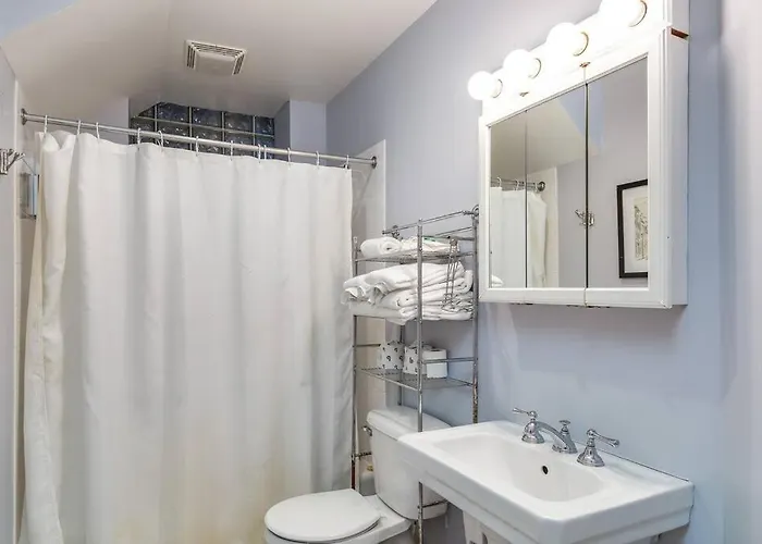 Entire Building-walk To Lincoln Park Or The