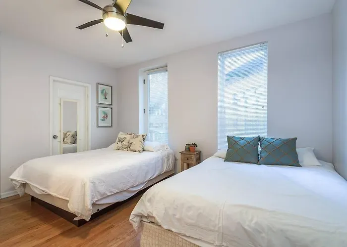 Entire Building-walk To Lincoln Park Or The Holiday home *