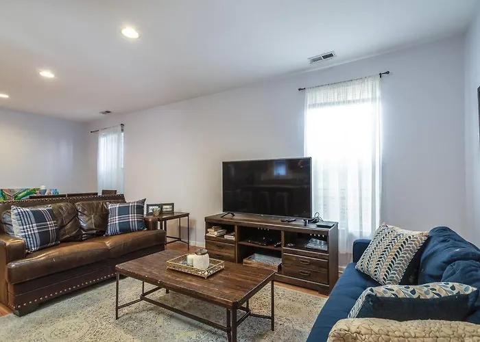 Holiday home Entire Building-walk To Lincoln Park Or The Chicago