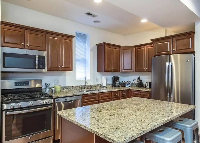 Entire Building-walk To Lincoln Park Or The Holiday home