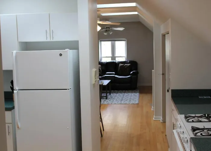 Holiday home Entire Building-walk To Lincoln Park Or The Chicago