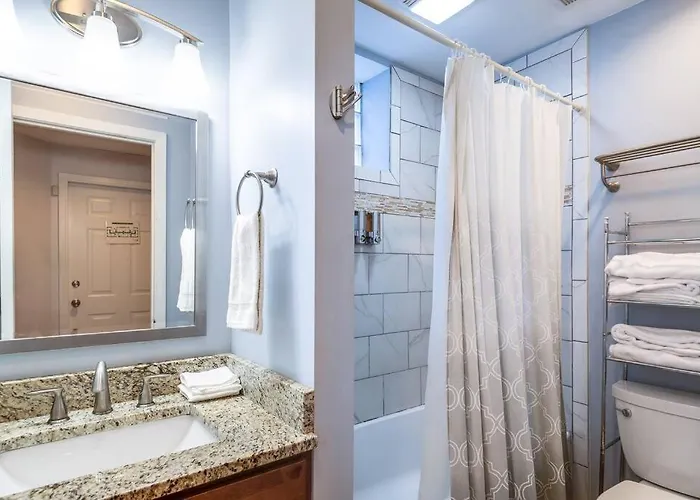 Holiday home Entire Building-walk To Lincoln Park Or The