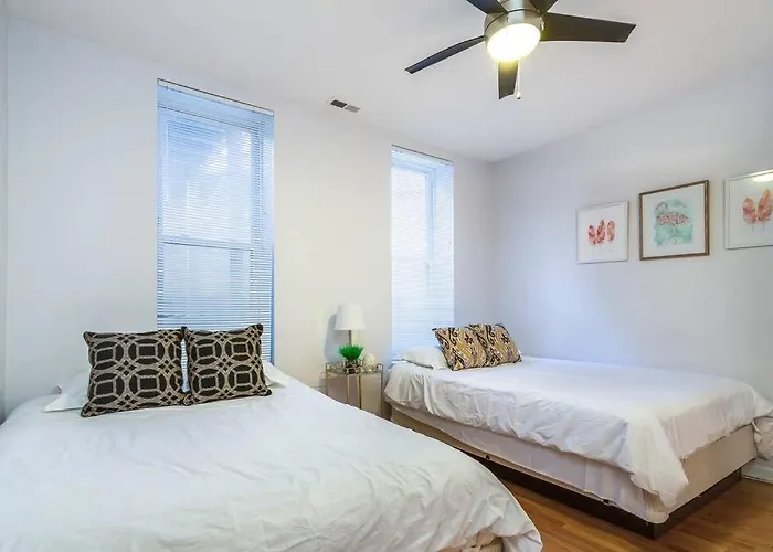 Holiday home Entire Building-walk To Lincoln Park Or The